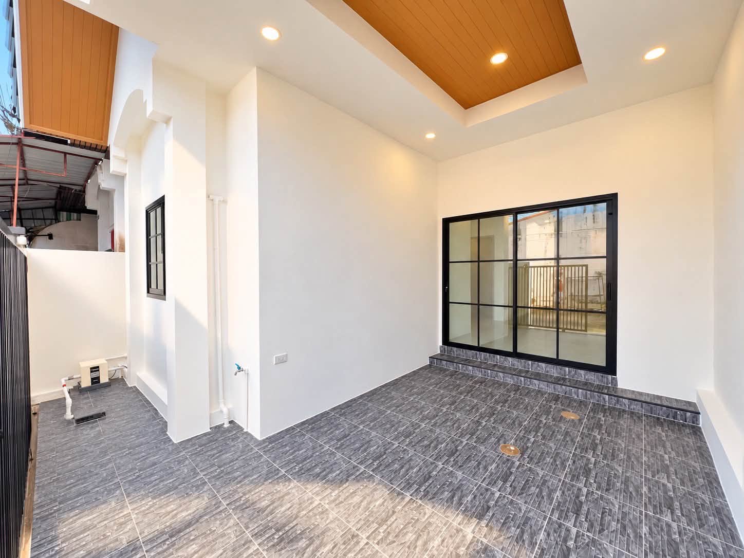 Renovated single-storey townhouse at Phetlada, Ban Khian – photo 2