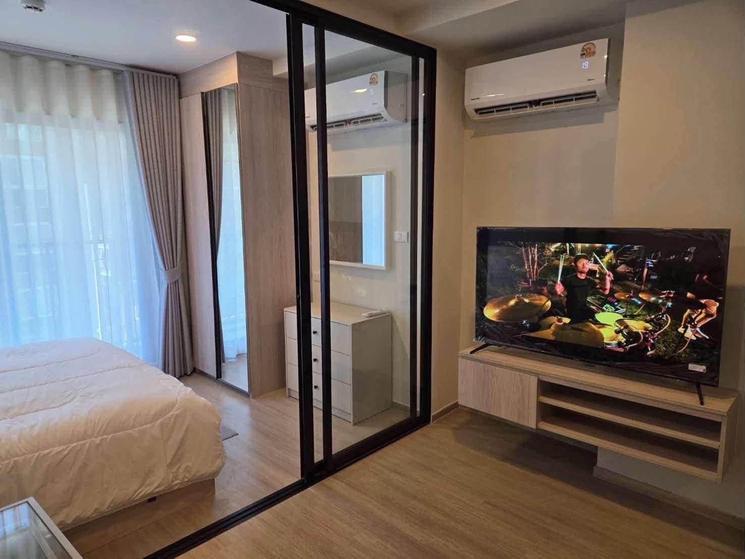 Never-occupied corner condo for rent at The Origin – photo 12
