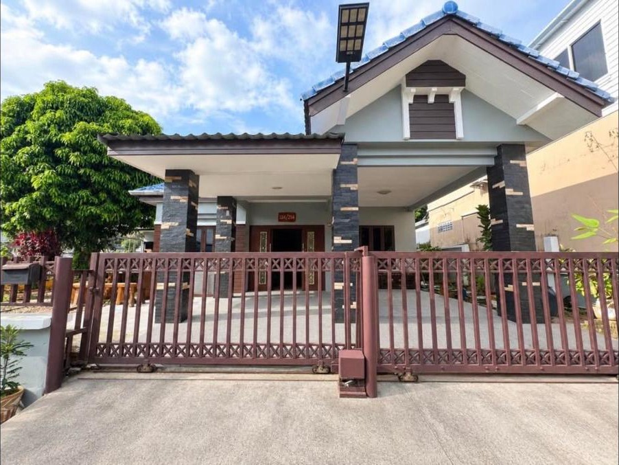 Single-storey 3-bed house in Srisuchat Grand View 2, Ratsada