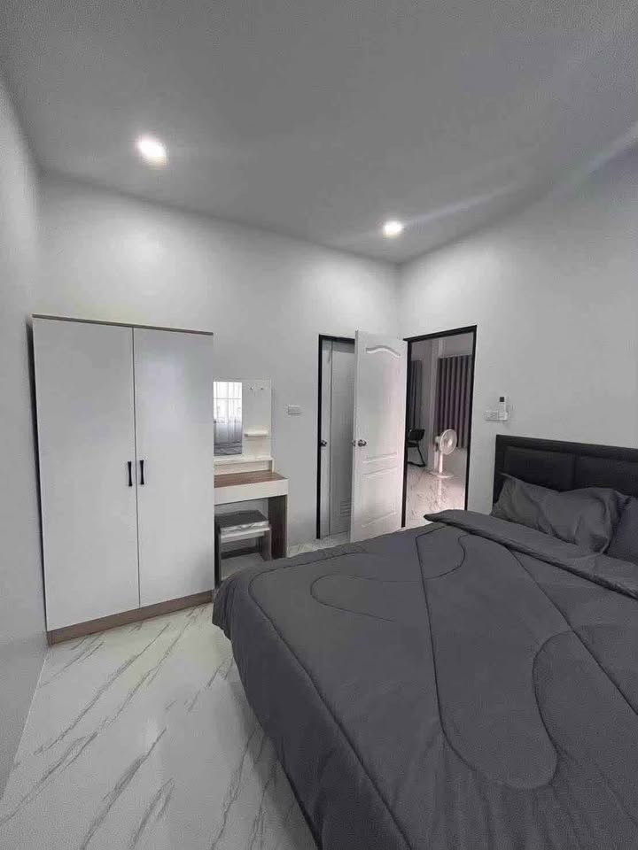 Furnished 2-bed corner house for rent at Srisuchat Grand View 2 – photo 4