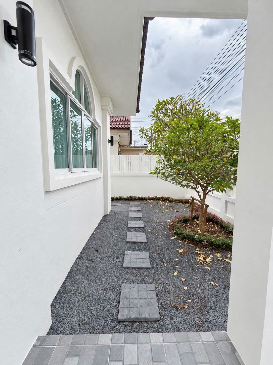 Fully renovated 2-bedroom detached house for sale at Sinsuk Thani – photo 6