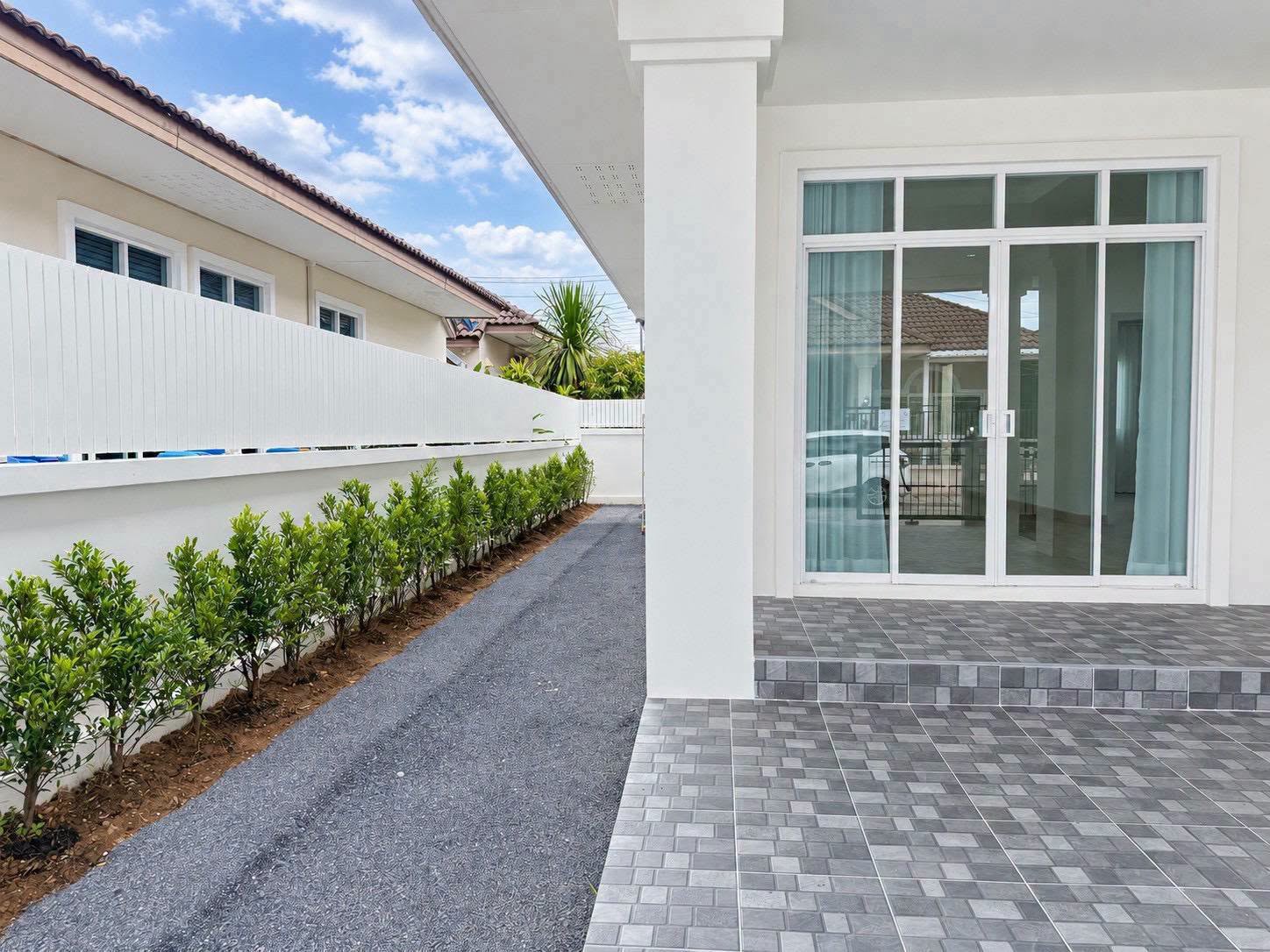 Fully renovated 2-bedroom detached house for sale at Sinsuk Thani – photo 2