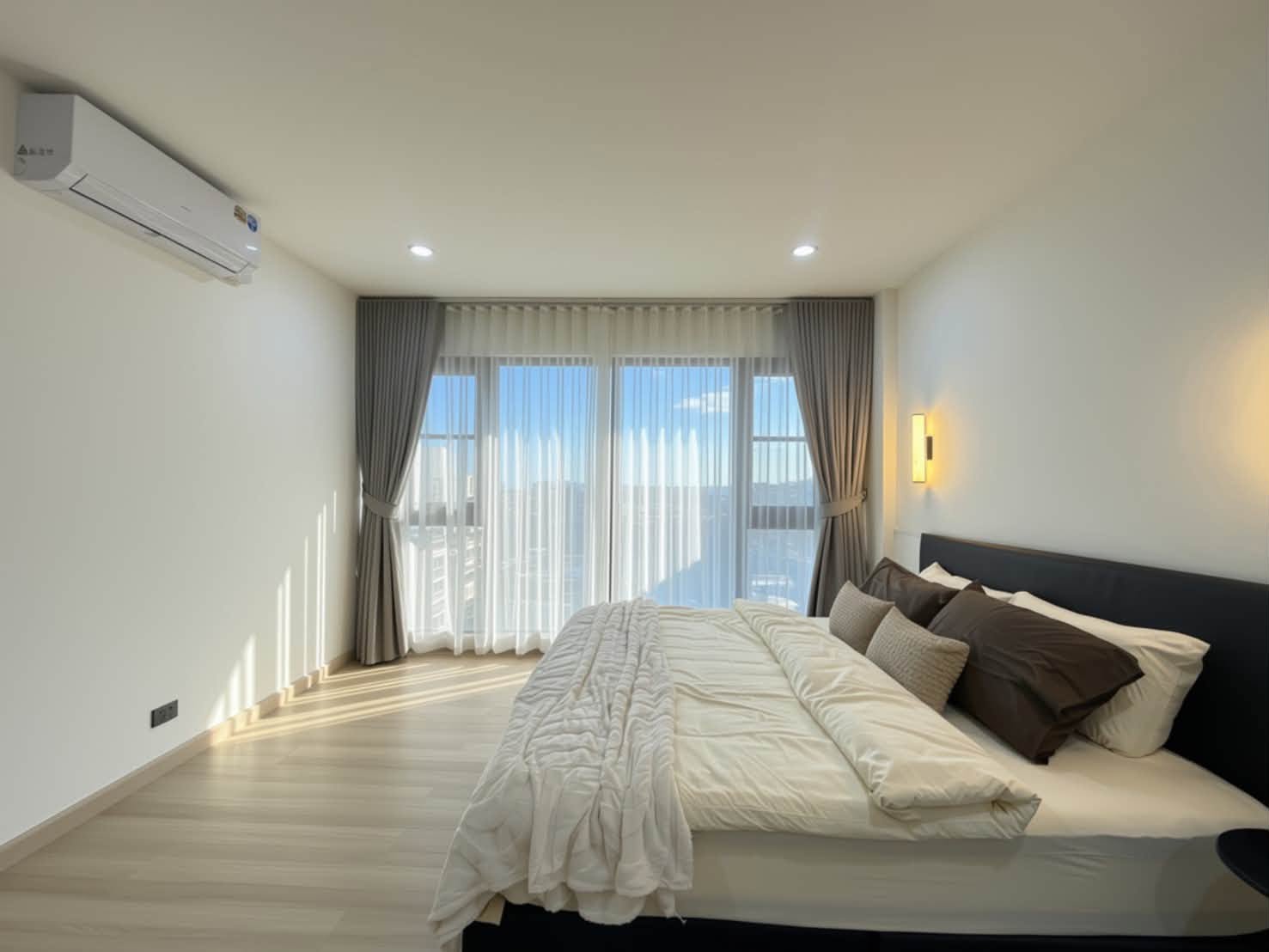 Renovated 2-bedroom condo for sale at Pornsawan Condotel – photo 1