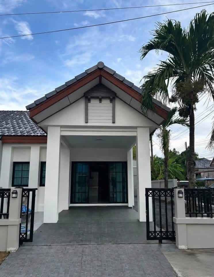 Furnished 2-bed corner house for rent at Srisuchat Grand View 2