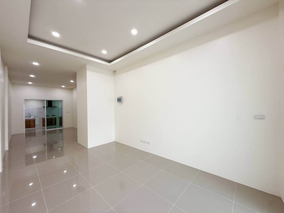 Single-storey semi-detached house in Tha Ruea – photo 7