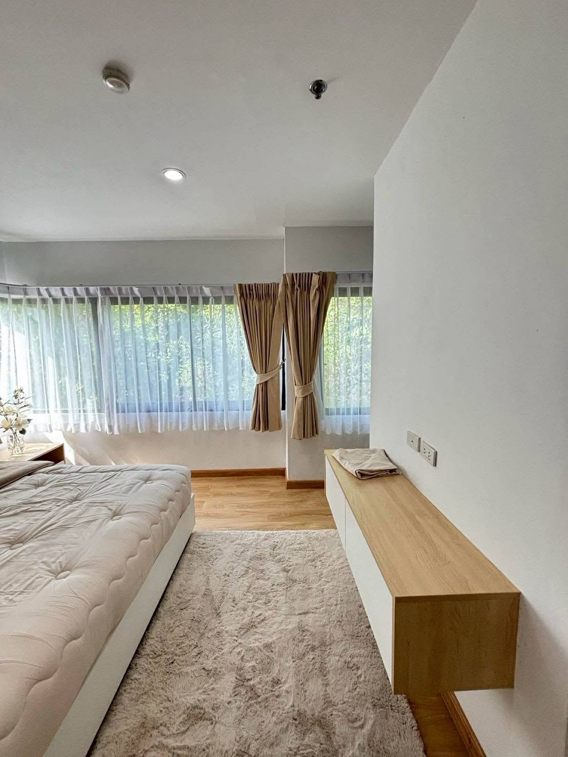 Large 48 sqm corner condo for rent at Phanason City – photo 6