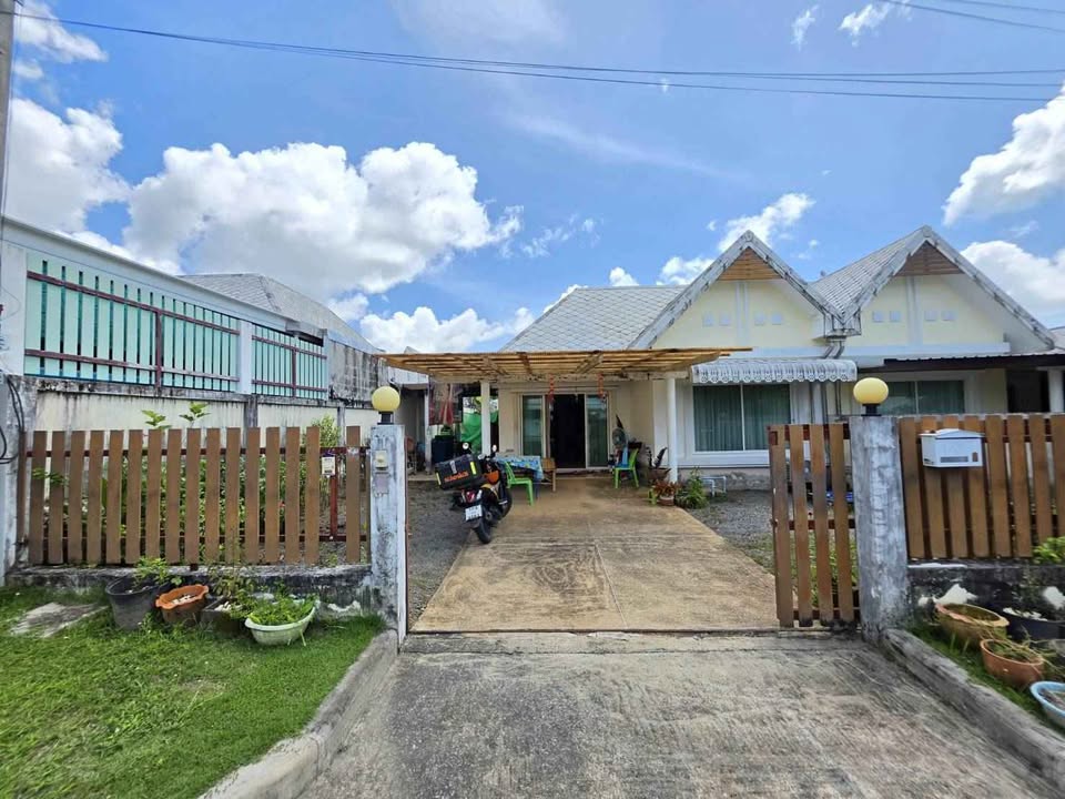 Single-storey semi-detached house in Pa Khlok, Thalang
