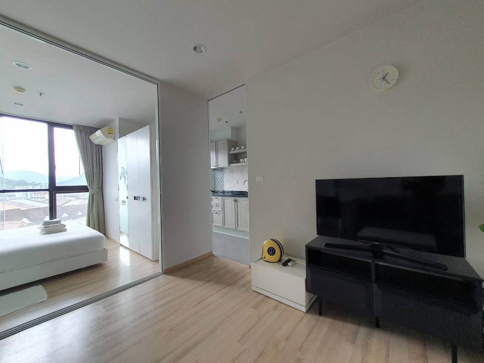 Pool view condo for rent at The Base Height – photo 14