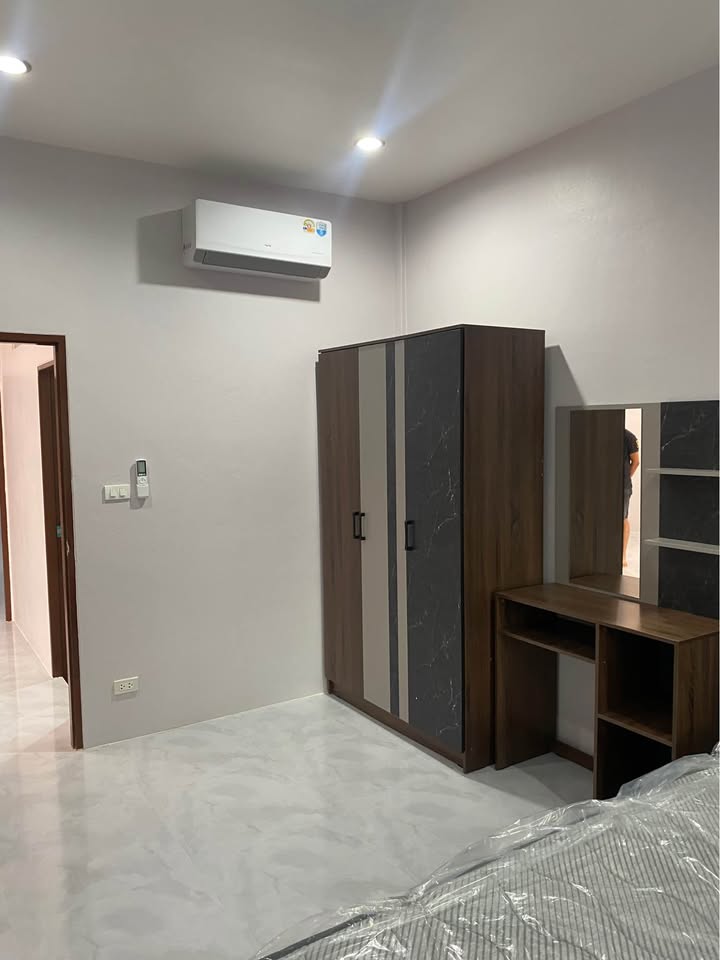 Renovated 2-bedroom corner house for rent at Srisukchat 3, pet-friendly – photo 4