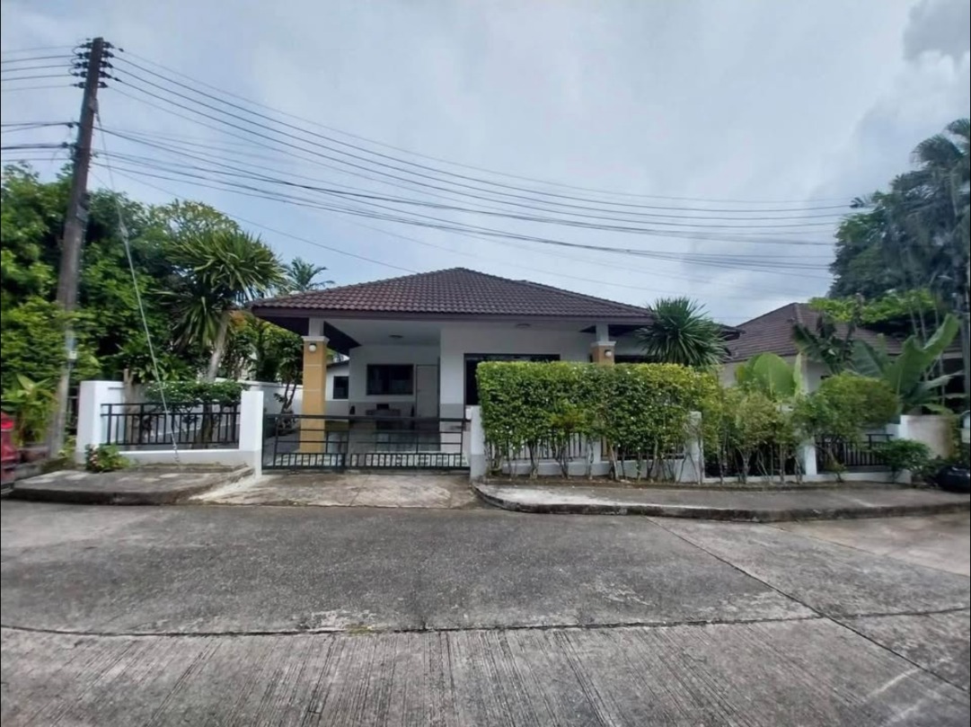 3-bed house for rent at Bansuan Neramit 5, Pa Khlok – รูปที่ 1