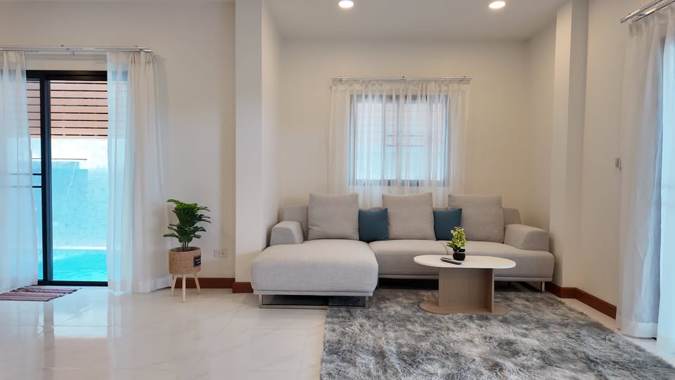 Brand new 3-bedroom pool villa for rent in Chalong