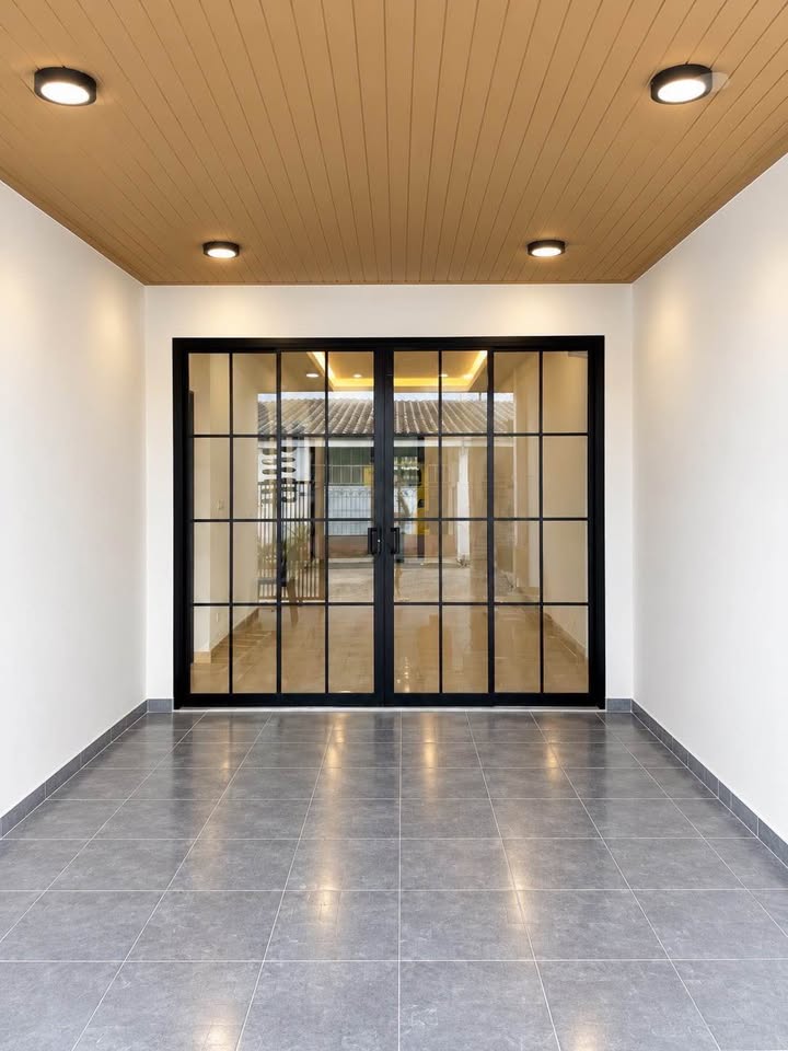 Nordic-style 3-bed townhouse for sale at Chaofa Daoroong – photo 3