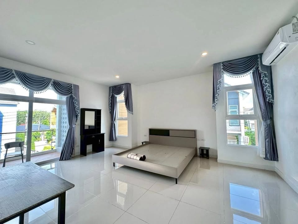 3-bedroom corner pool house for rent at Hideaway Valley Chalong
