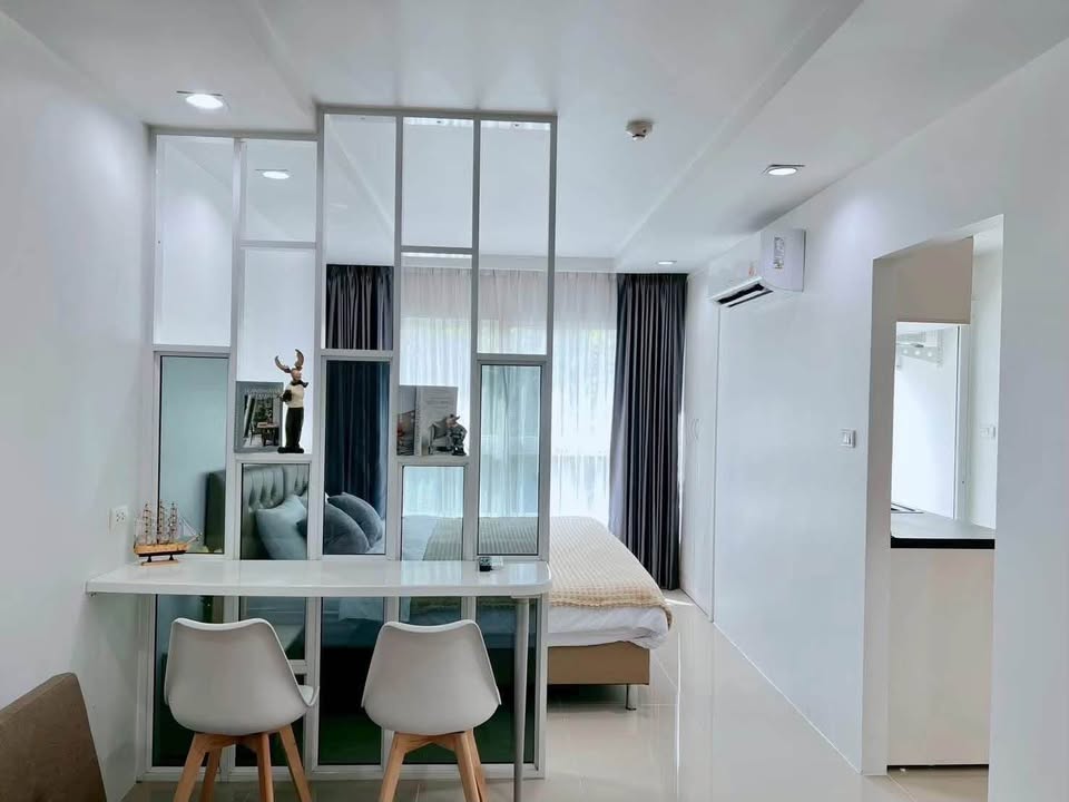 Mountain view 1-bed condo at The Royal Place – photo 5
