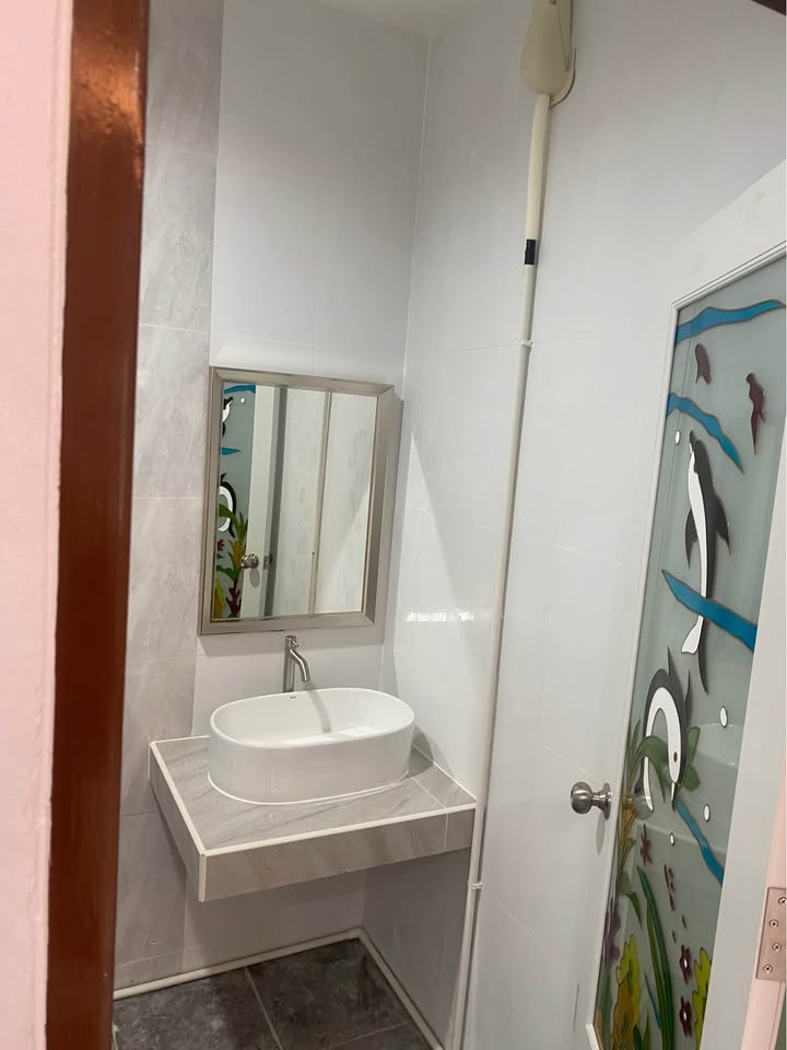 Renovated 2-bedroom corner house for rent at Srisukchat 3, pet-friendly – photo 9