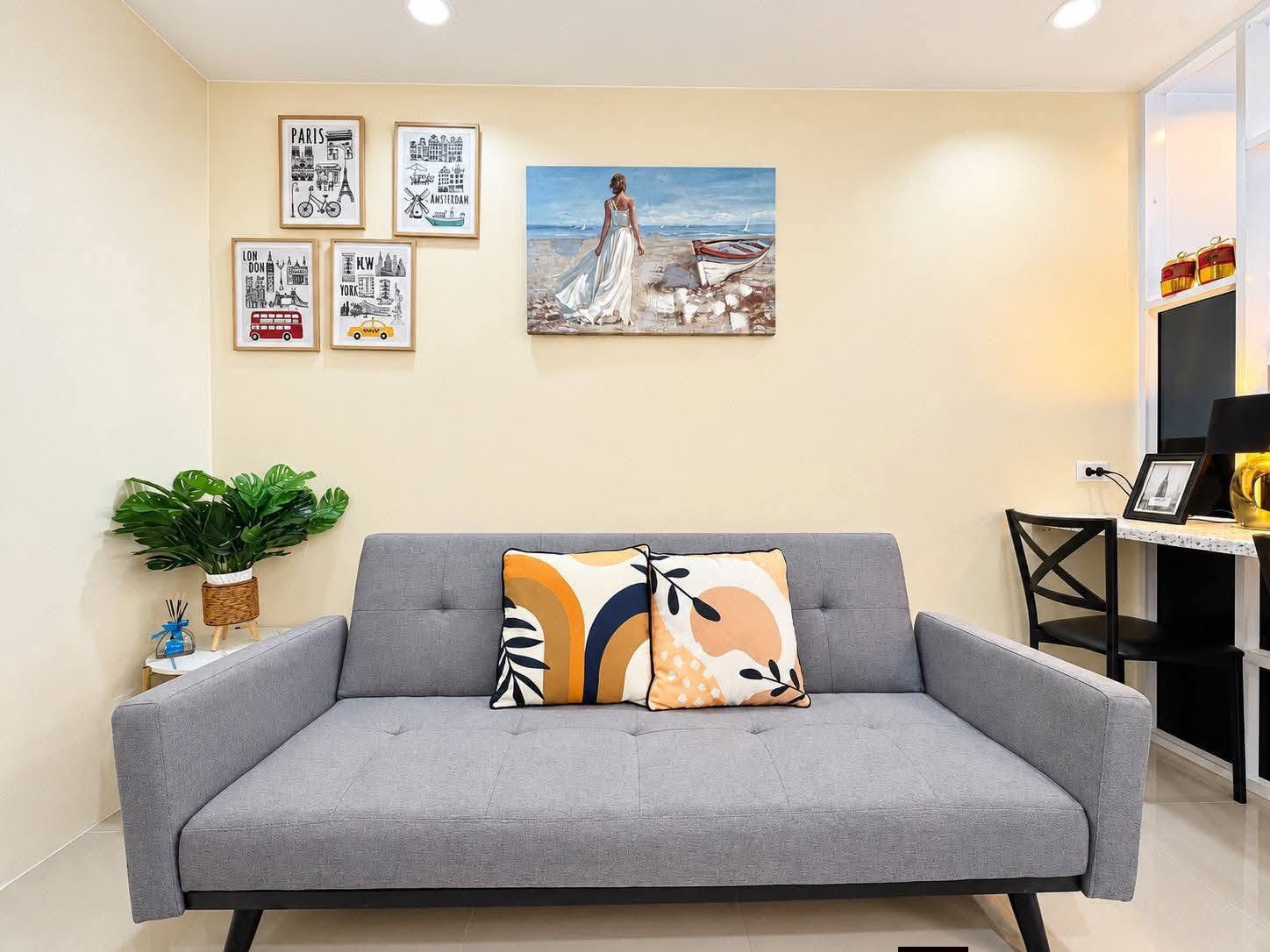 Pool view studio at The Royal Place Condominium – photo 4