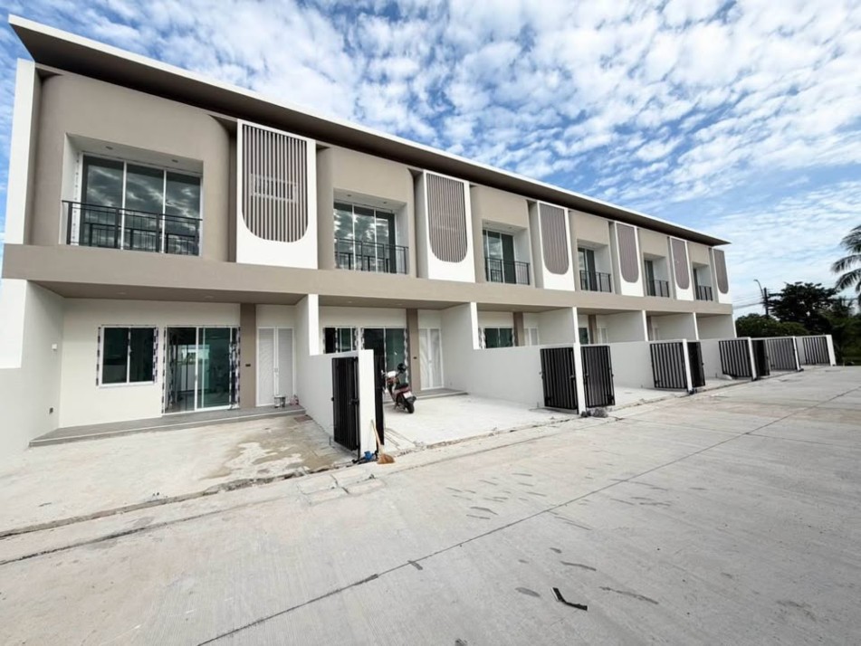 New 2-storey townhome for sale in Chalong – photo 3