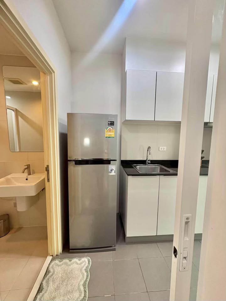 1-bed condo for rent at The Base Uptown, Building C – photo 6