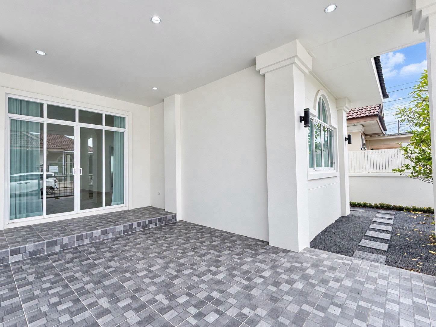 Fully renovated 2-bedroom detached house for sale at Sinsuk Thani – photo 4
