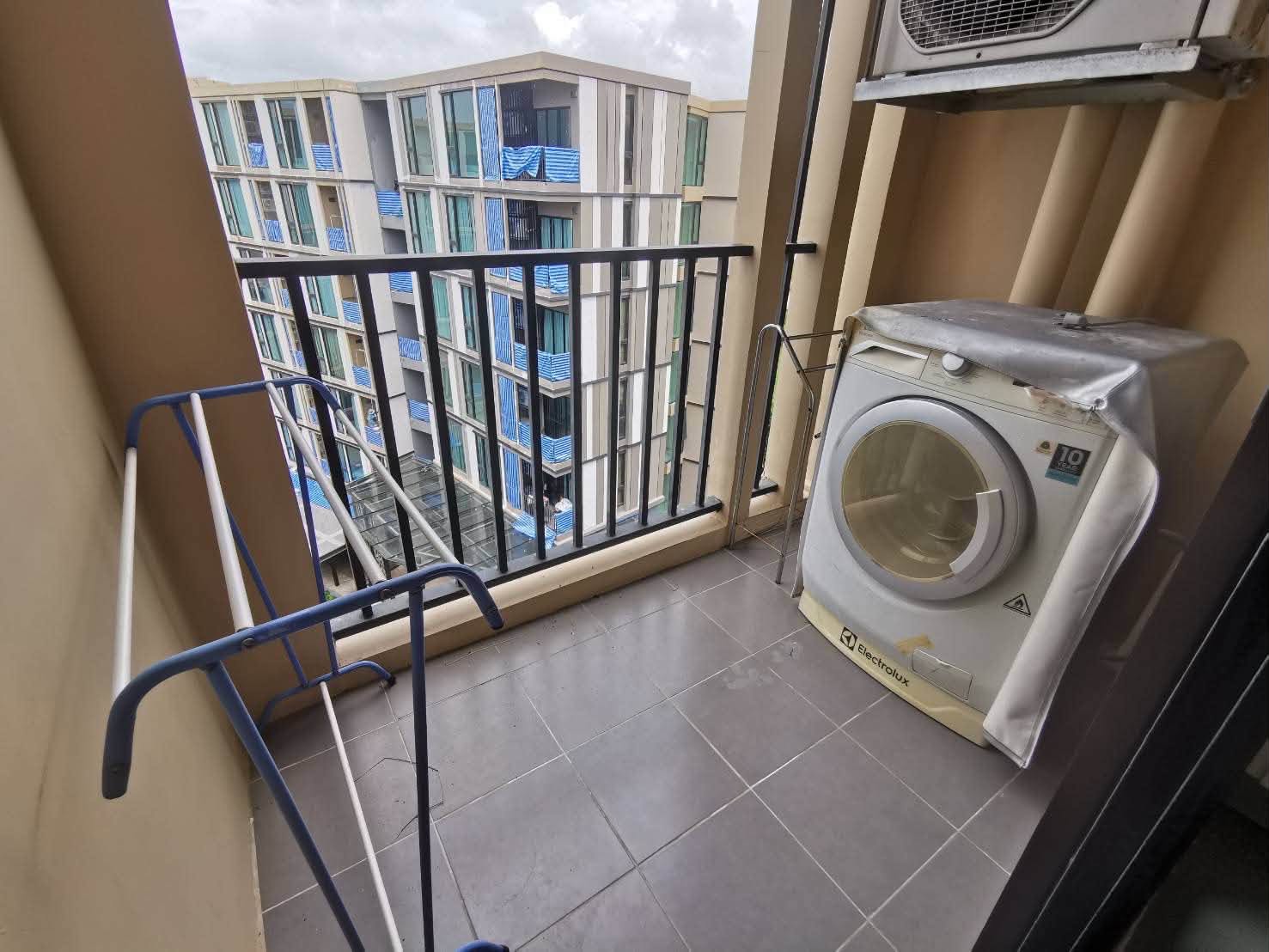 1-bed condo for rent at The Base Uptown – photo 9