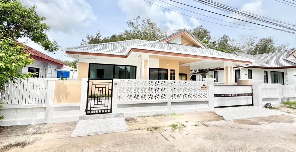 Renovated 3-bedroom detached house in Udomsuk Village, Pa Khlok