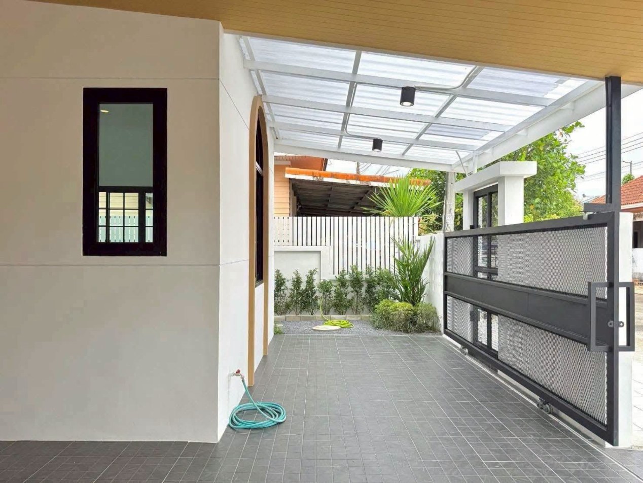 Renovated 2-bedroom house for rent at Chaofa Garden Home, Koh Kaew – photo 1