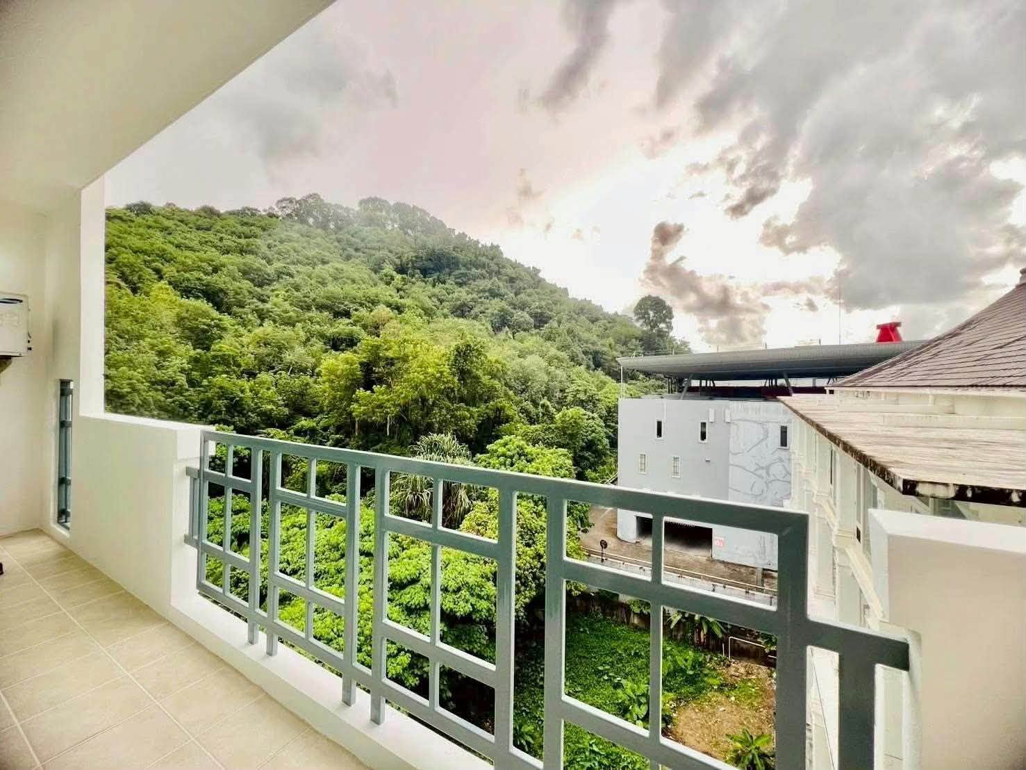 1-bed condo with jacuzzi tub for rent at The Point Phuket – photo 10
