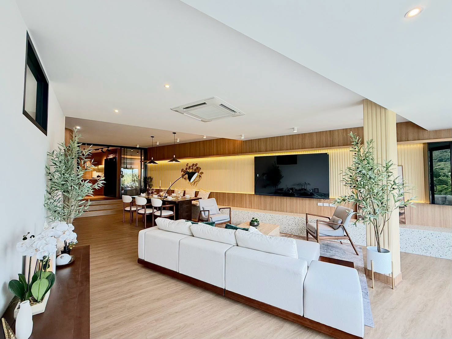 Renovated 3-bed golf view condo for sale in Kathu – photo 2