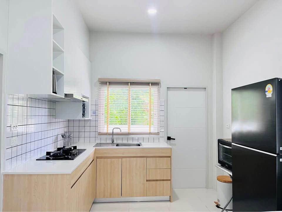 Modern 2-Bed Townhouse for Rent at Modern Life Srisunthon – photo 4