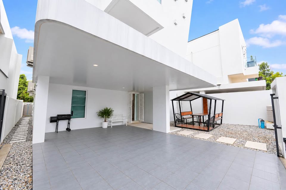 5-bedroom pool villa with golf course view for rent in Kathu – photo 7