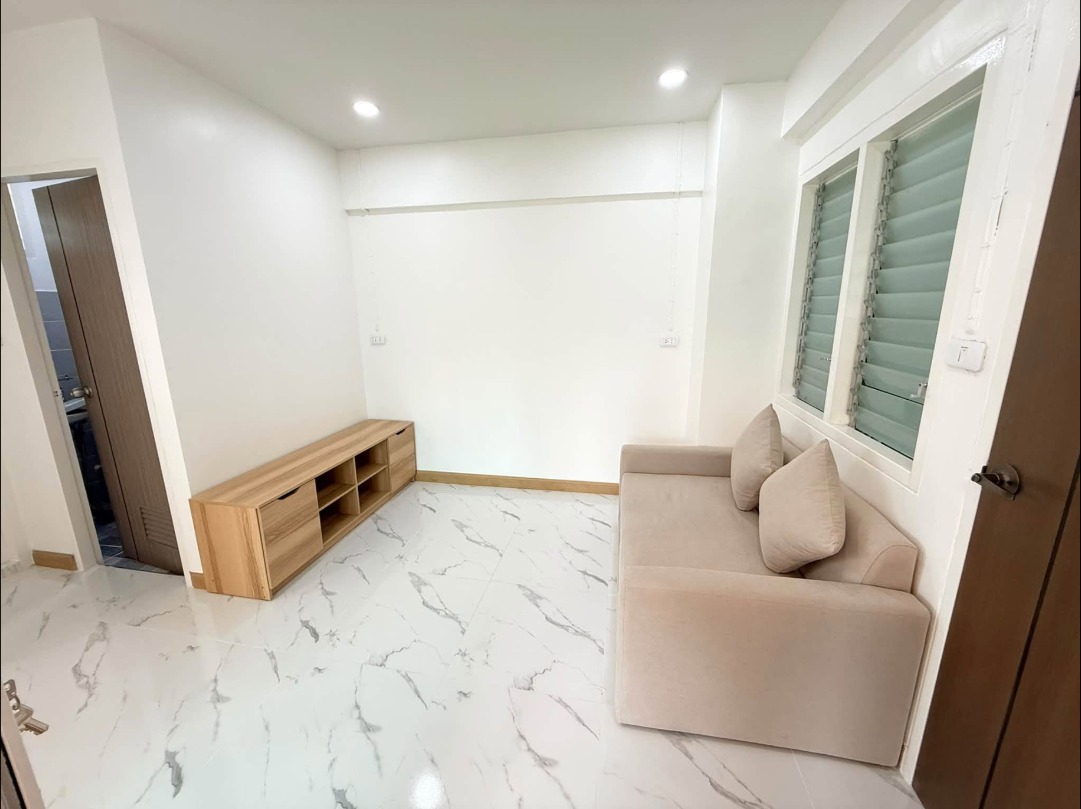 Renovated 2-bed corner unit at Ban Phon Housing – photo 6