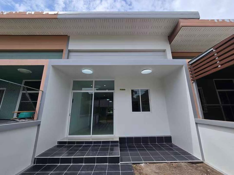 2-bedroom townhouse with large garden for sale near Central Krabi
