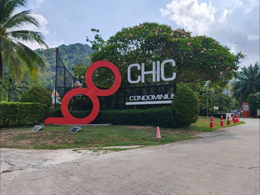 Sea view 1-bed condo for rent at Chic Condominium, Karon