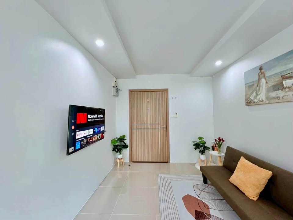 Mountain view 1-bed condo at The Royal Place – photo 2