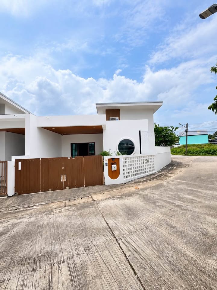 Modern 3-bedroom house in Ban Phon, Thalang