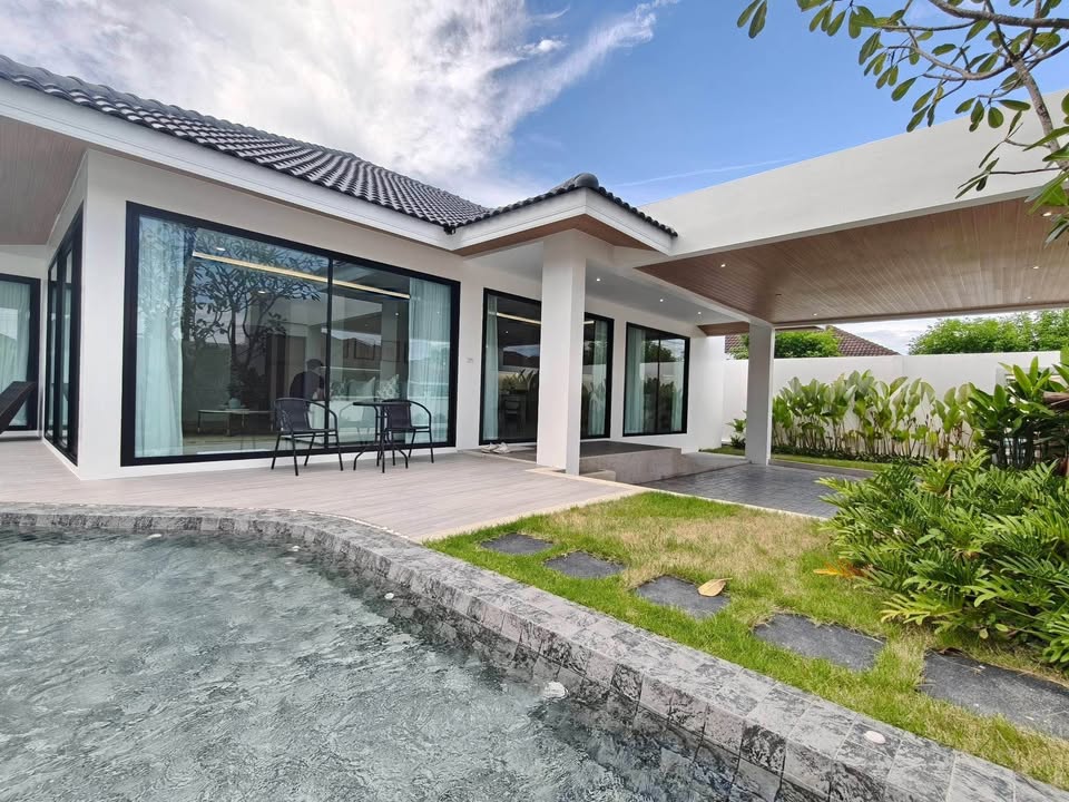 Brand-new 4-bedroom villa for rent in Neramit Village, Paklok – photo 4