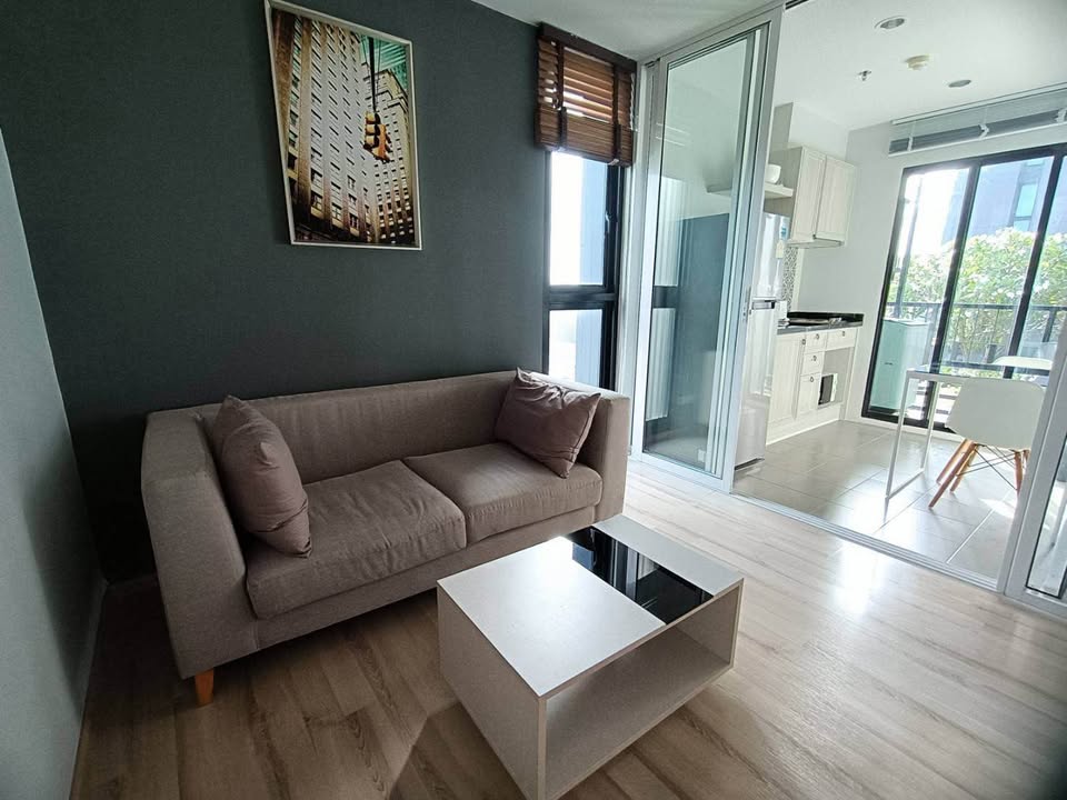 Pool view condo for rent at The Base Height – photo 5