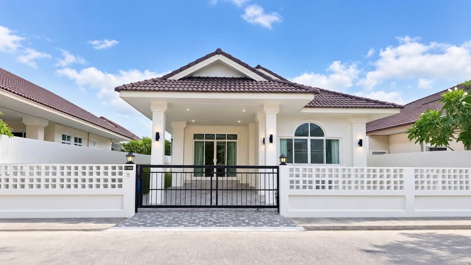 Fully renovated 2-bedroom house for sale at Sinsuk Thani Village