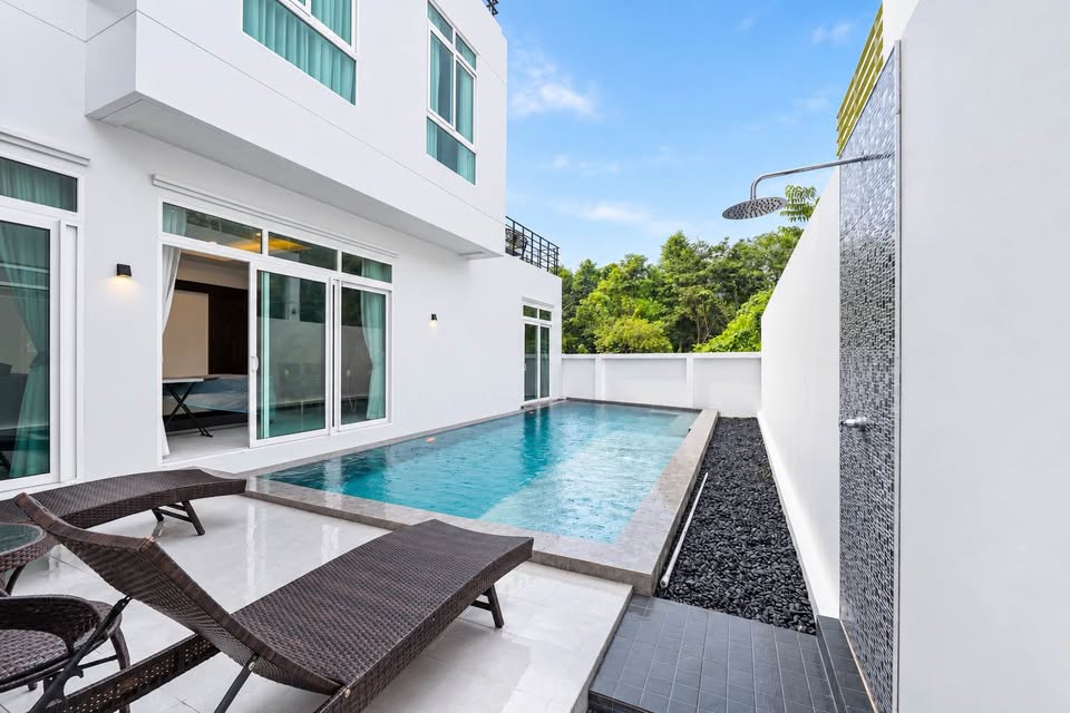 5-bedroom pool villa with golf course view for rent in Kathu – photo 2