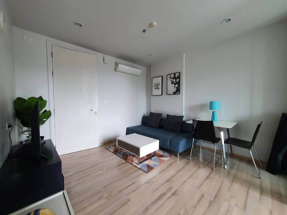 Pool view condo for rent at The Base Height – photo 20