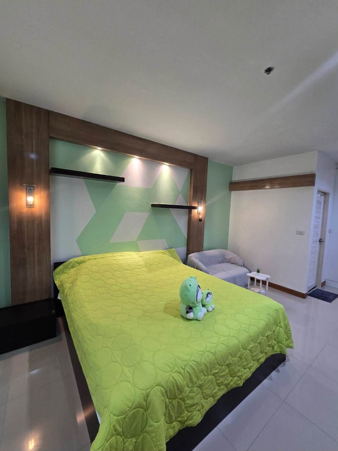 Cat-friendly condo for rent at Phanason Green Place – photo 2