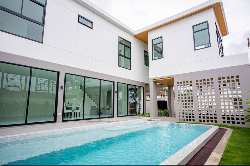 New 3-bedroom pool villa for sale in Maneekram Village, Chalong – photo 2