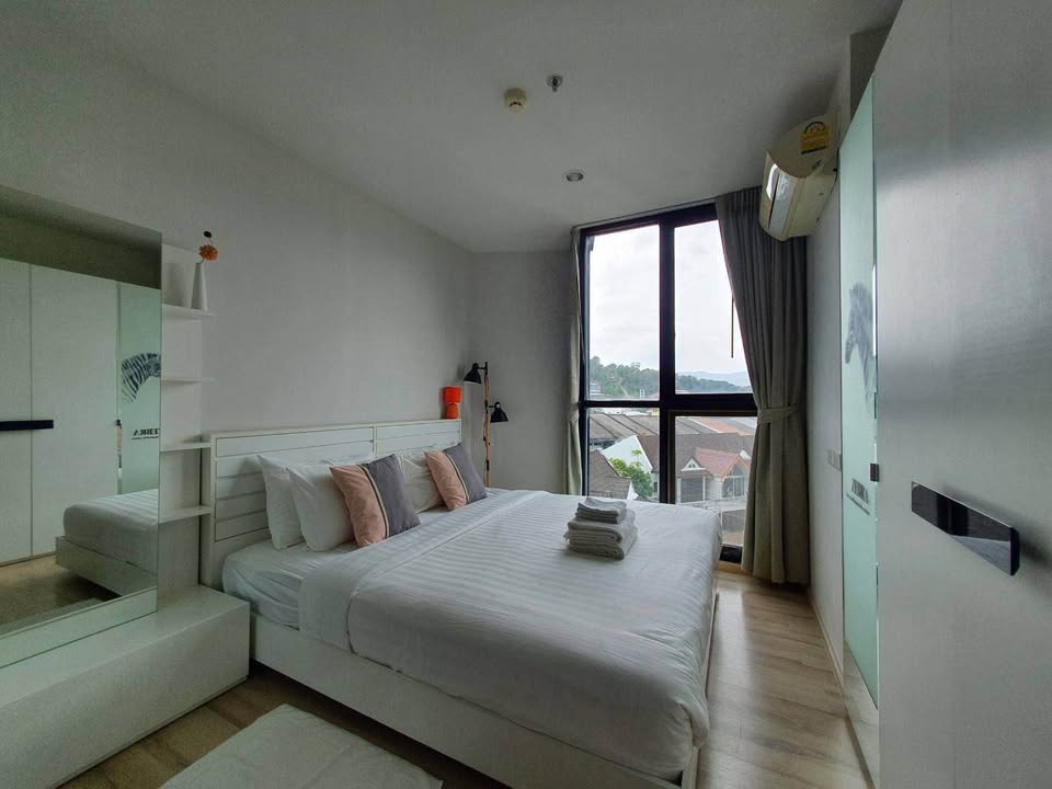 Pool view condo for rent at The Base Height – photo 18