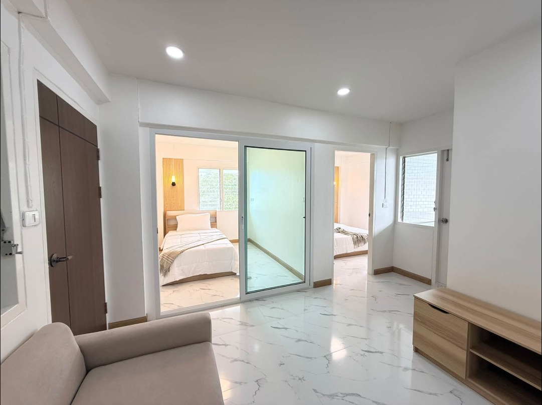 Renovated 2-bed corner unit at Ban Phon Housing – photo 7