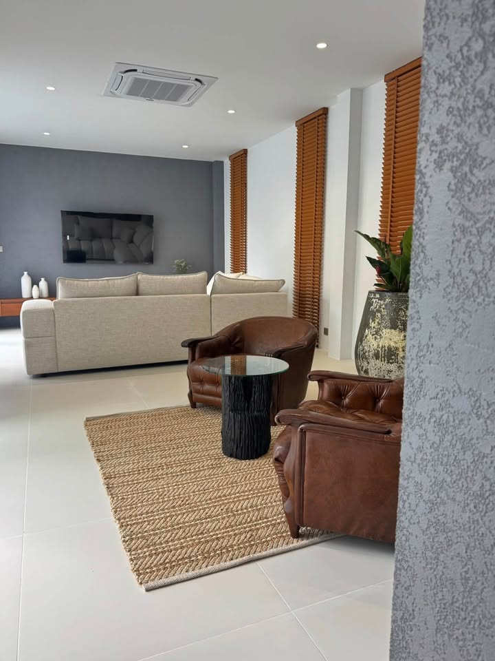 Fully renovated 3-bed private pool villa for rent on Khwang Road – photo 2