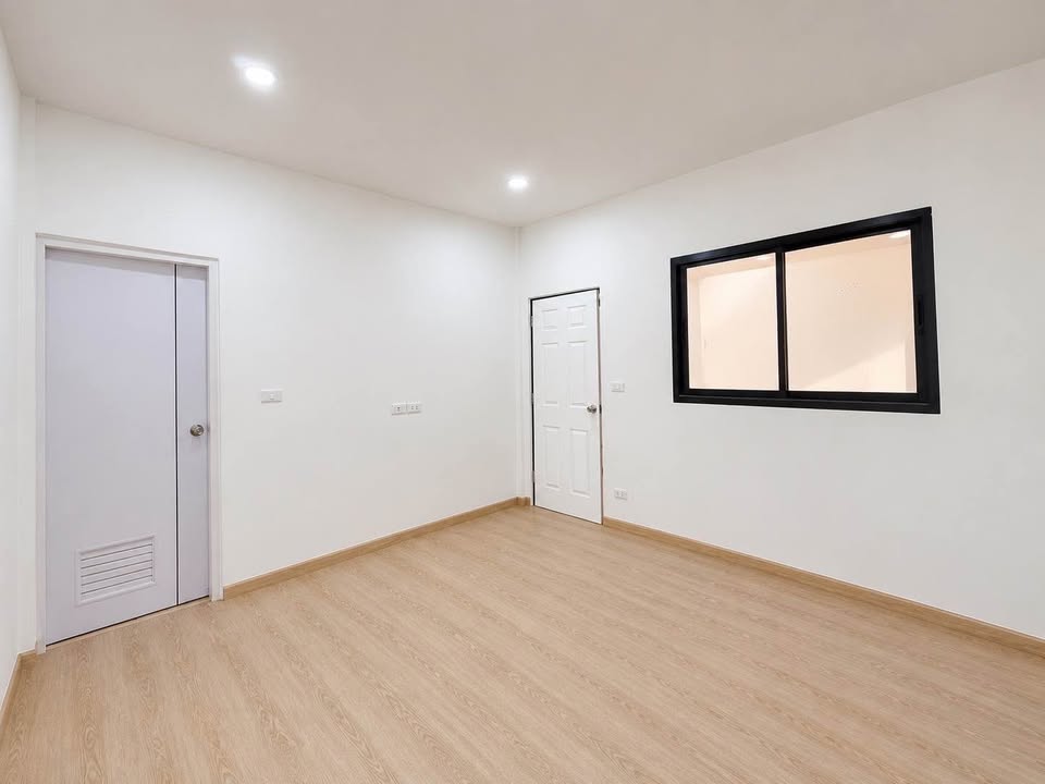 Nordic-style 3-bed townhouse for sale at Chaofa Daoroong – photo 6