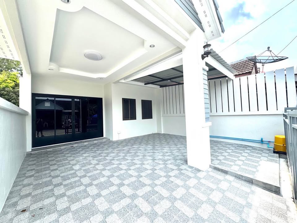 Newly renovated 2-bedroom house for rent at Srisuchat Village 3, Samkong – photo 2