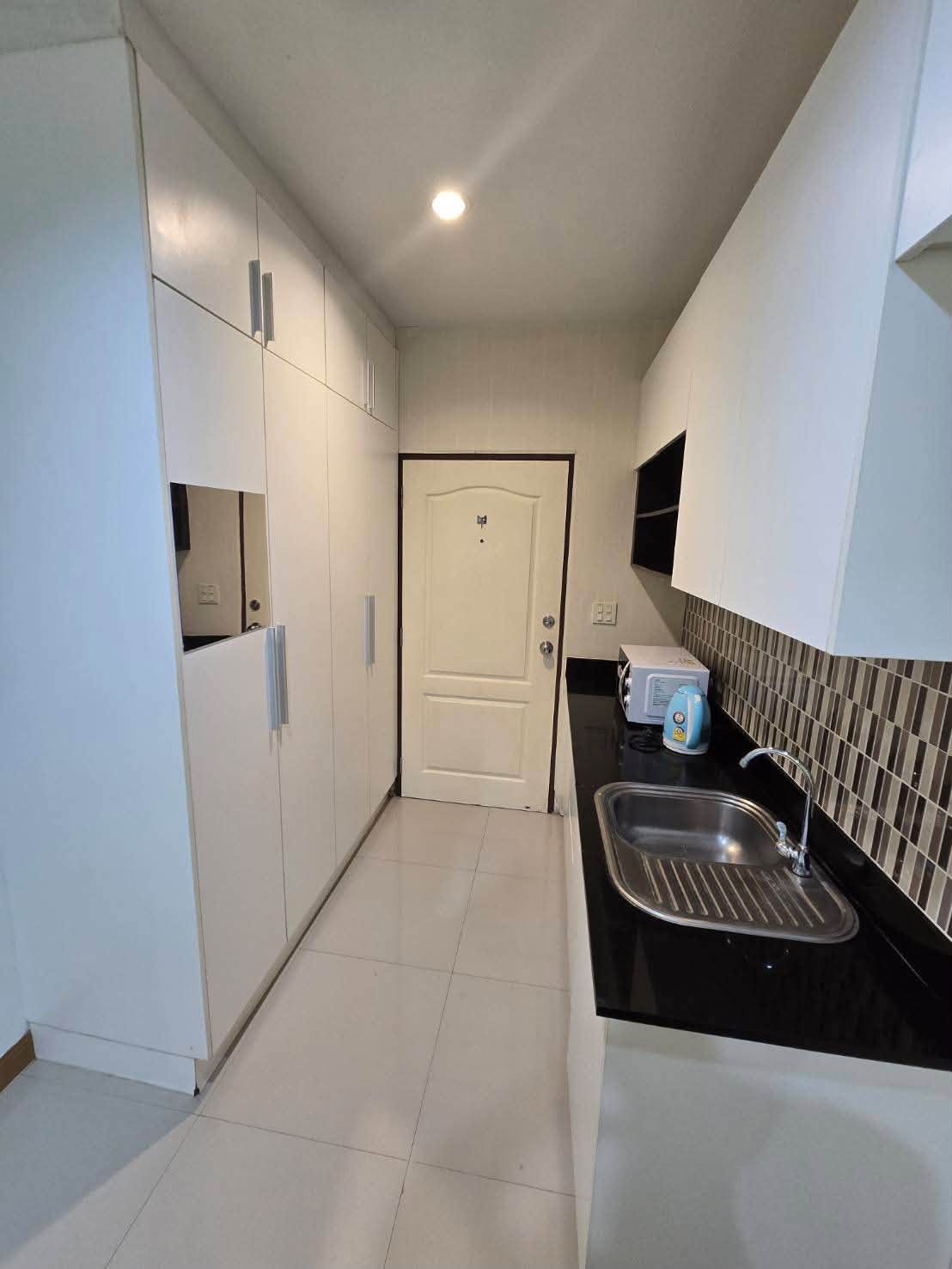 Cat-friendly condo for rent at Phanason Green Place – photo 8