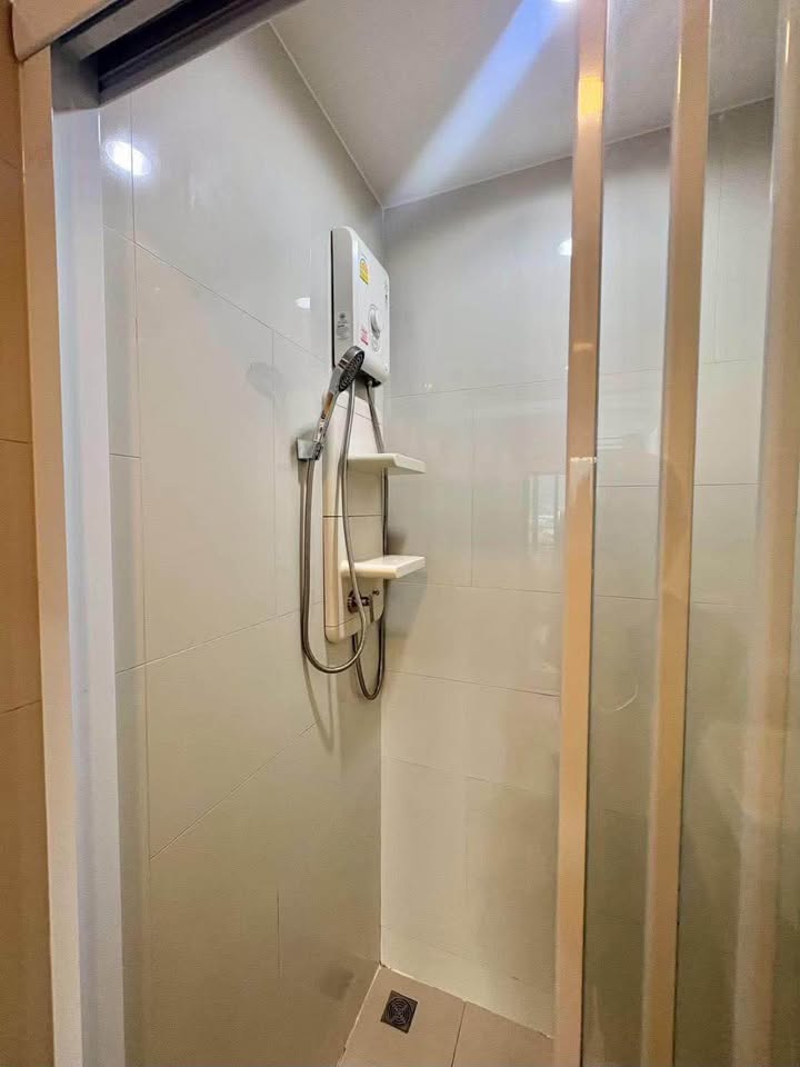 1-bed condo for rent at The Base Uptown, Building C – photo 5