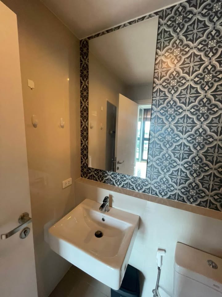 Pool view condo for rent at The Base Height – photo 6